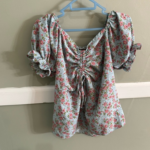 None Tops - Beautiful Cottagecore blue floral tie front puff sleeve top size medium